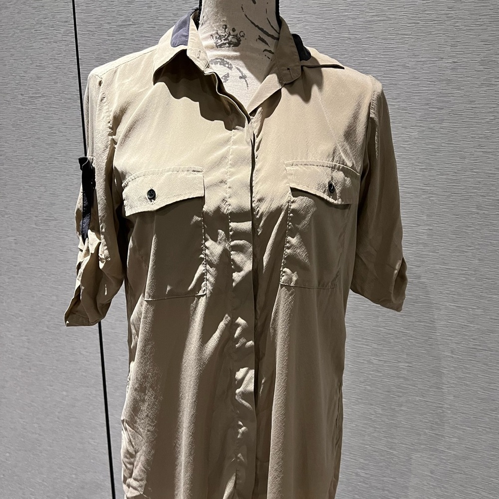 RAG & BONE
Silk shirt in khaki